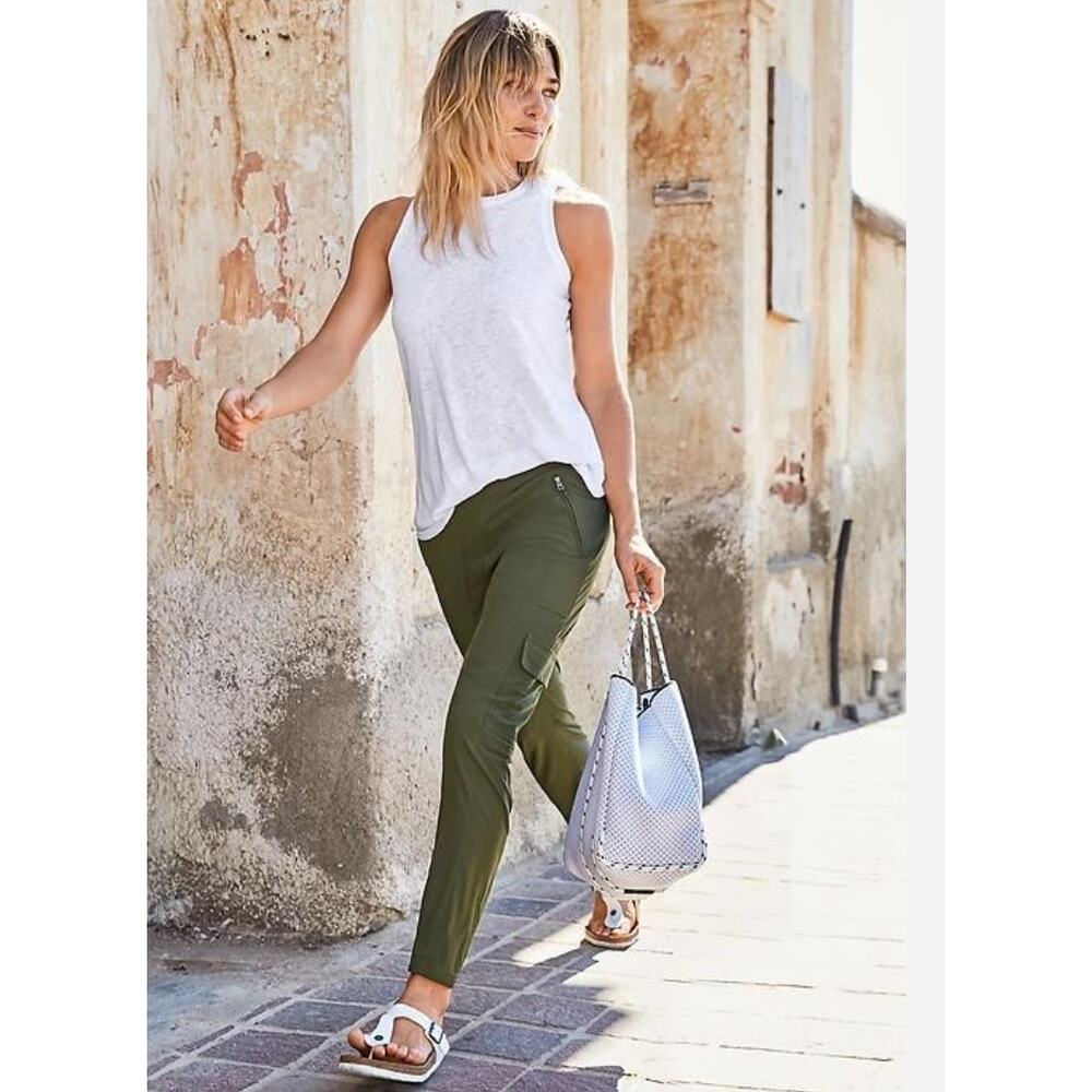 Athleta Green Chelsea Cargo Pants Multi Pockets Gorpcore Pull On